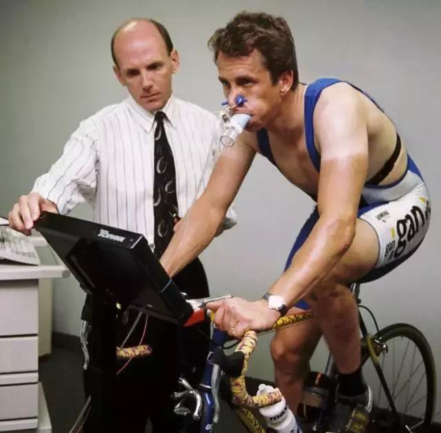 马拉松后半程抬不起腿,马拉松后半程腿酸痛处理办法