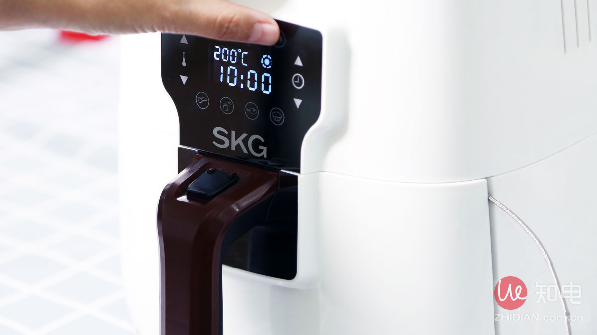 SKG4627空气炸锅评测：在家就能做出美味鸡翅！