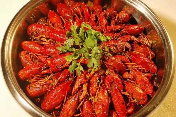 好看得不像实力派的虾贝勒，春晚和您聊聊小龙虾