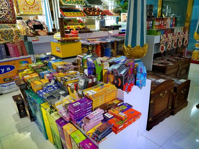 八荒争凑万国咸通什么意思,八荒争凑万国咸通翻译