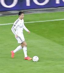 c罗踢球的身法,c罗踢球坚毅的目光