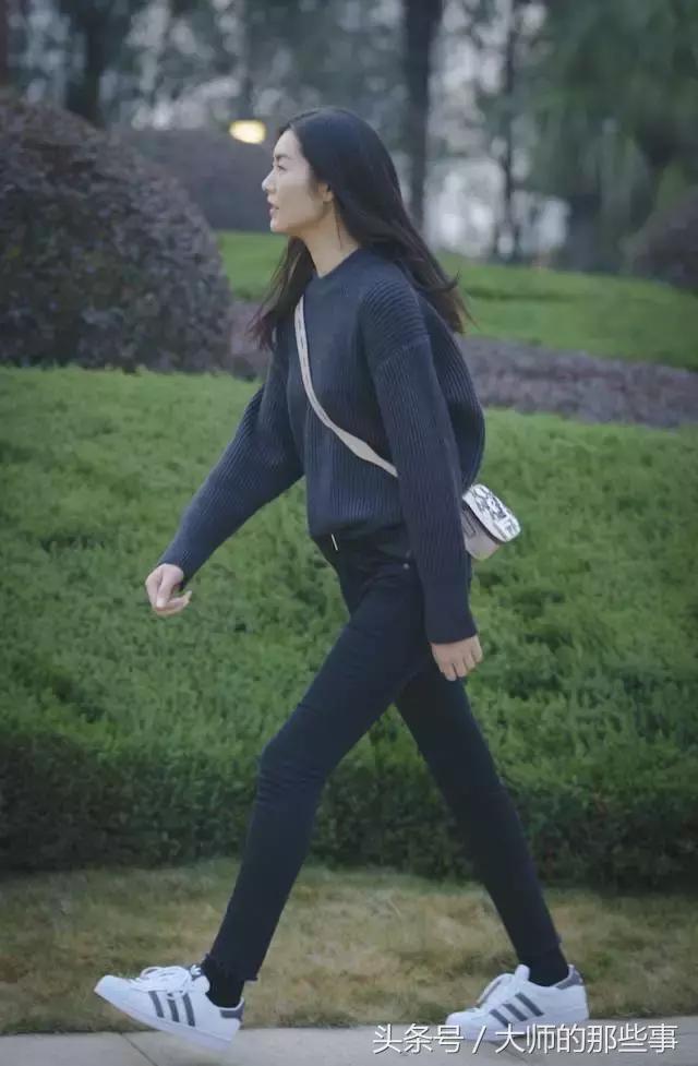 王菲复出后背的第一只包居然是它？