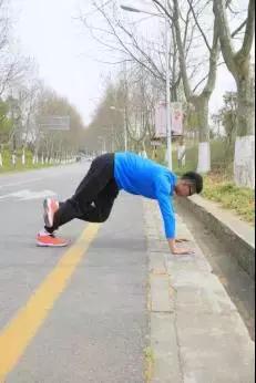 马拉松后半程抬不起腿,马拉松后半程腿酸痛处理办法