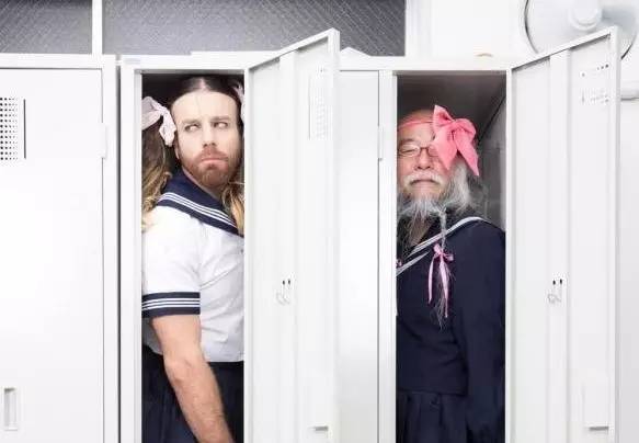 如果你有许多异性朋友的话,如果你有两个异性朋友