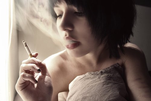 抽烟喝酒为什么不容易怀孕,男性经常喝咖啡对备孕的影响