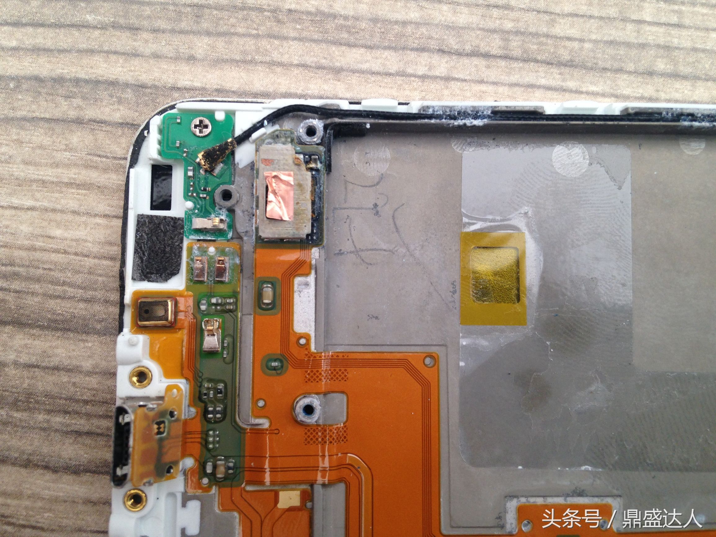 如何拆手机后盖vivox6a,拆vivox6d手机壳