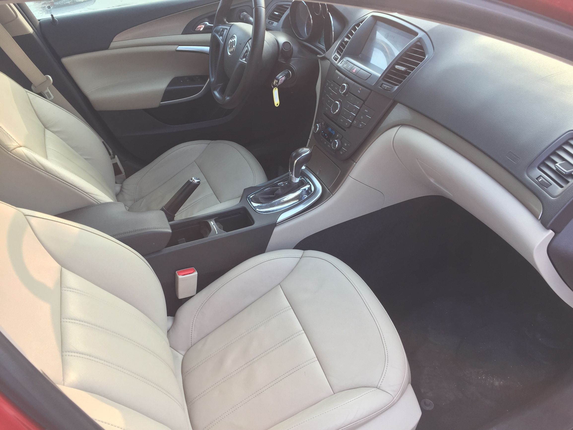 大众cc对比,18君威和18cc哪个更值得买