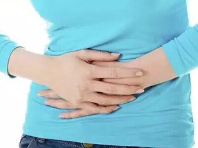 孩子拉肚子脱水嗜睡浑身软怎么办,拉肚子脱水了一天没有小便正常吗