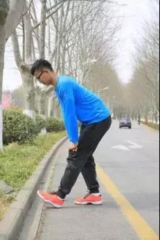 马拉松后半程抬不起腿,马拉松后半程腿酸痛处理办法