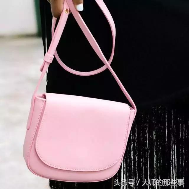 王菲复出后背的第一只包居然是它？