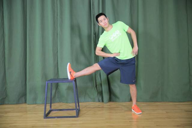 跑后正确拉伸动作教程避免粗腿,如何短跑后拉伸