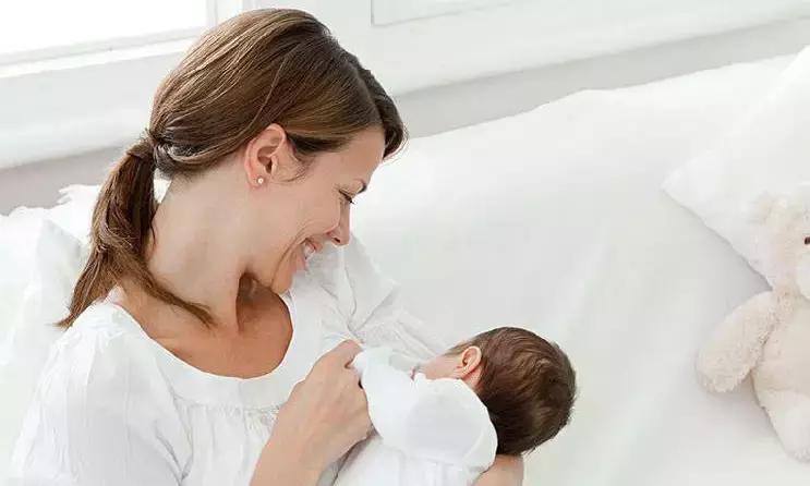 Baby顺产生子，网友赞“勇敢”！顺产真的比剖腹产好吗？