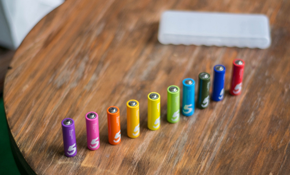 紫米彩虹电池和小米彩虹电池,小米彩虹5号电池能给相机用吗