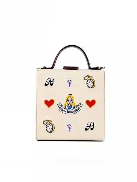 鬼怪剧终，那些美貌的包包却让女王完全停不下来种草