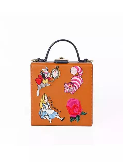 鬼怪剧终，那些美貌的包包却让女王完全停不下来种草