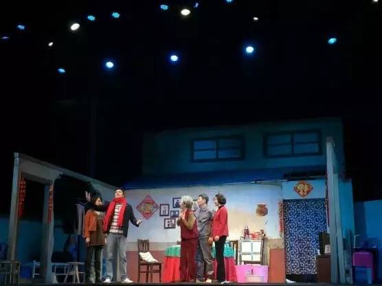 看完《守岁》，你给家里打电话了吗？