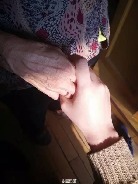 手机里最值得你怀念的照片,怀念手机里仅存最珍贵的照片