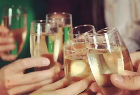 连喝了三天酒,吃饭时不小心把舌头咬伤了怎么治