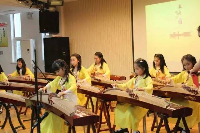 琴韵绕梁童心飞扬——青岛市妇儿活动中心古筝专业汇报演出侧记