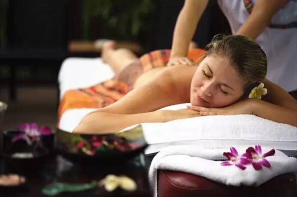 「资讯」亚龙湾红树林荣获2016中国旅游饭店业优秀企业称号，荣膺携程网年度多项大奖！