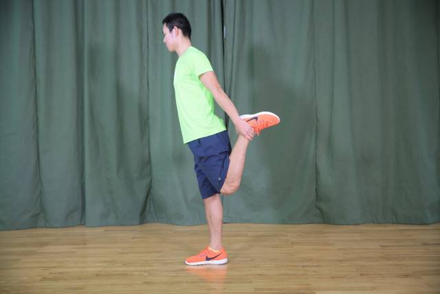 跑后正确拉伸动作教程避免粗腿,如何短跑后拉伸