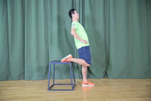 跑后正确拉伸动作教程避免粗腿,如何短跑后拉伸