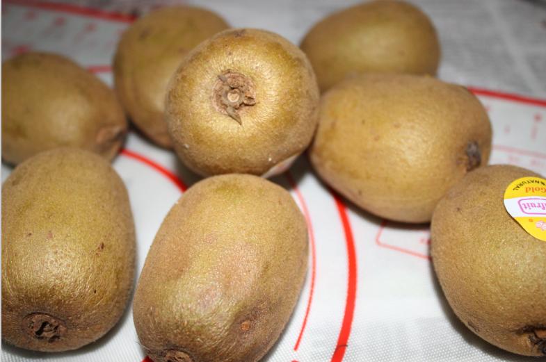 放了很久熟不了又烂不掉的奇异果，我来告诉你怎么让你们华丽蜕变