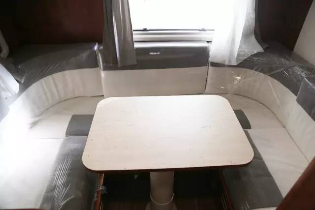 亚特v8,大通v80房车底盘