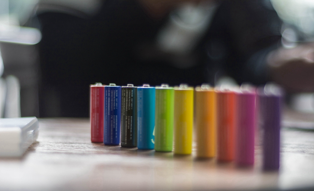 紫米彩虹电池和小米彩虹电池,小米彩虹5号电池能给相机用吗