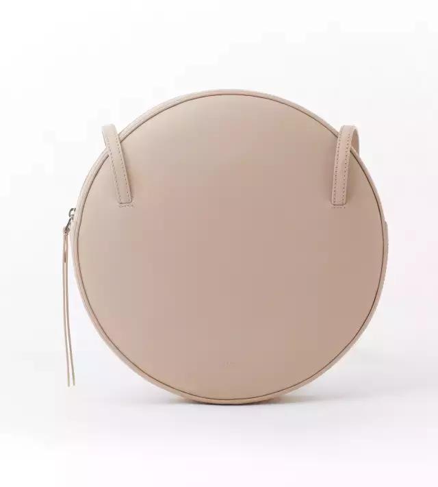 鬼怪剧终，那些美貌的包包却让女王完全停不下来种草