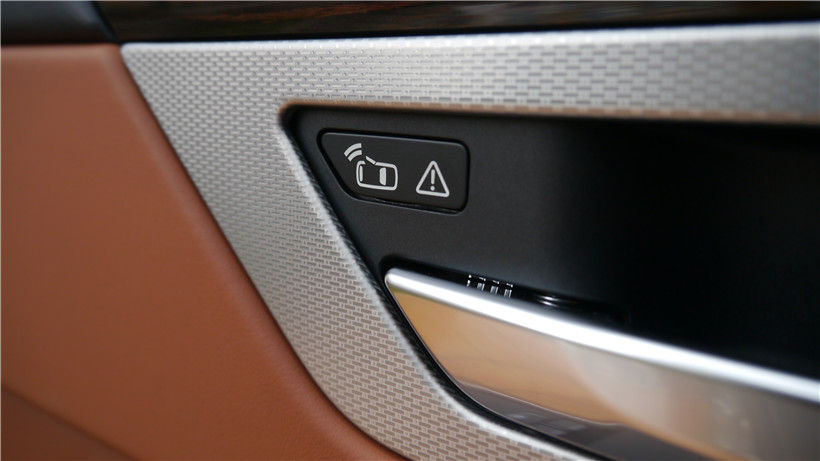 2023款捷豹xfl测评试驾视频,2018款捷豹xfl3.0t试驾