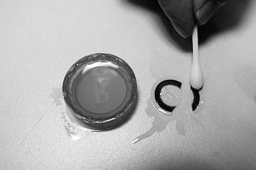 美瞳边缘碎在眼睛里面了,为什么美瞳会在眼睛里碎掉