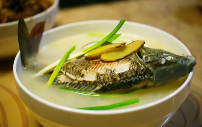 生产后大肚子难看想减肥但是又怕影响宝宝喝奶？怎么办？