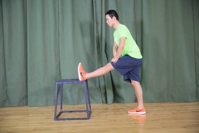 跑后正确拉伸动作教程避免粗腿,如何短跑后拉伸