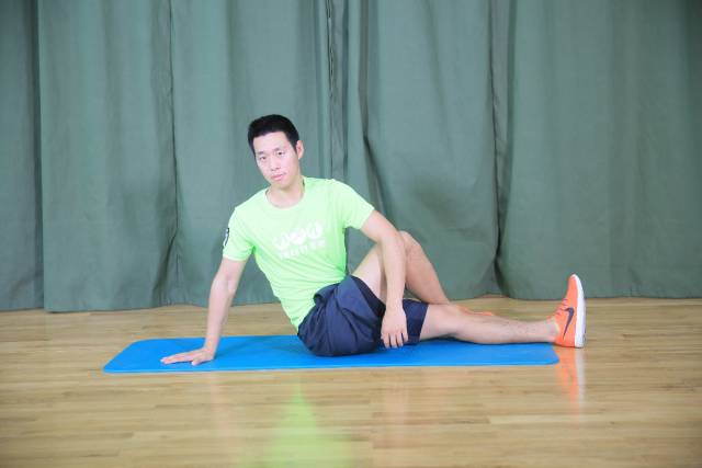 跑后正确拉伸动作教程避免粗腿,如何短跑后拉伸