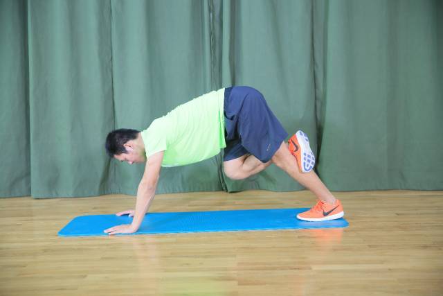 跑后正确拉伸动作教程避免粗腿,如何短跑后拉伸