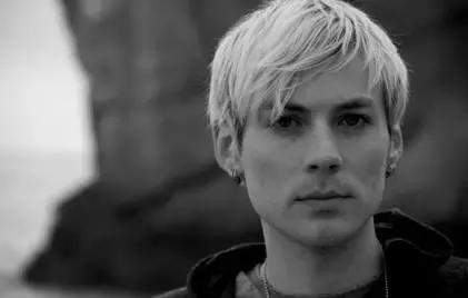 艾薇儿谈及病情,19岁艾薇儿近照