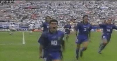 天下足球十大经典庆祝动作劳尔,世界足坛十大霸气庆祝