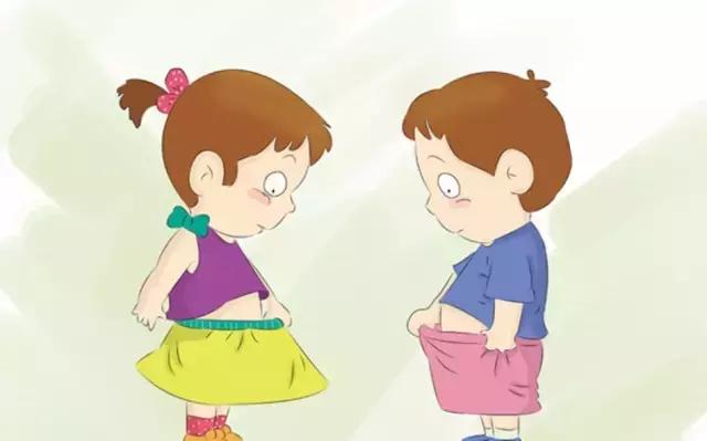 尴尬！7岁男孩骑在小女孩肚子上，被邻居看到他却说……