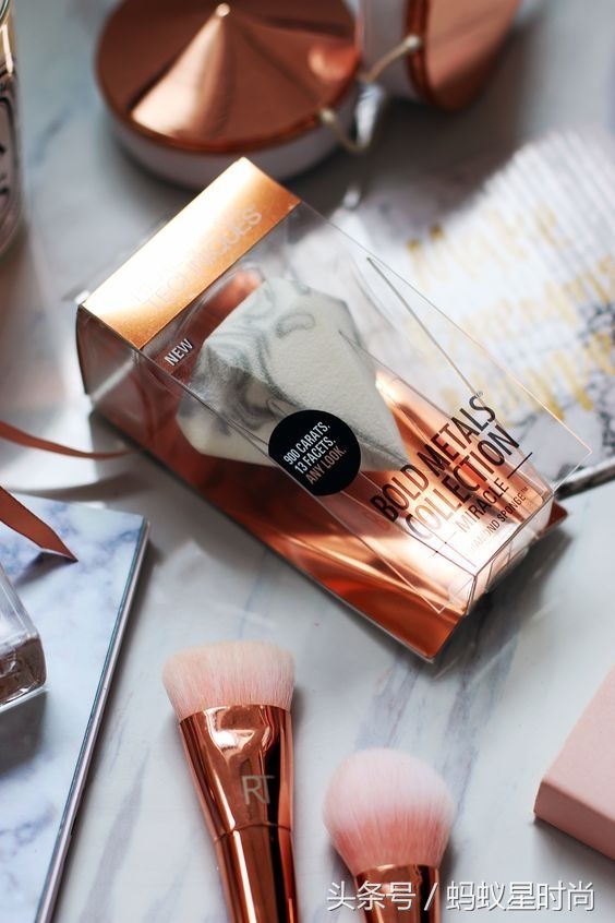 不同的粉扑打出来底妆差距大吗,粉扑和海绵哪个上粉底好