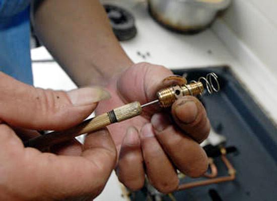 燃气灶开关时有异响怎么回事,燃气灶出现异响一定要关注