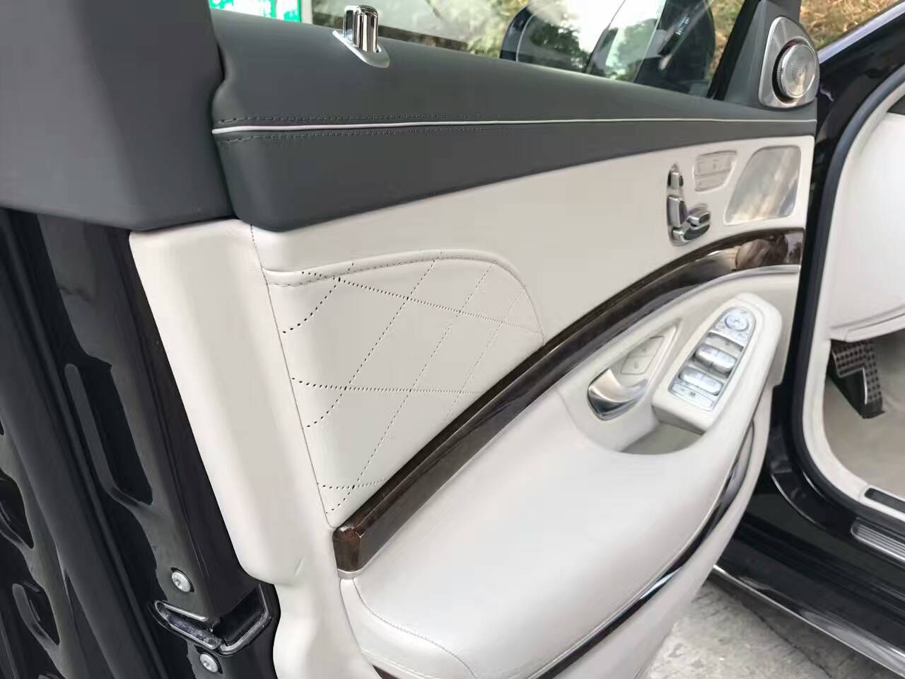 西装暴徒2020款全新奔驰s63amg,奔驰s65amg典藏版西装暴徒