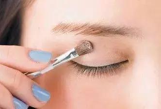 老脱妆斑驳,定妆的正确步骤不脱妆