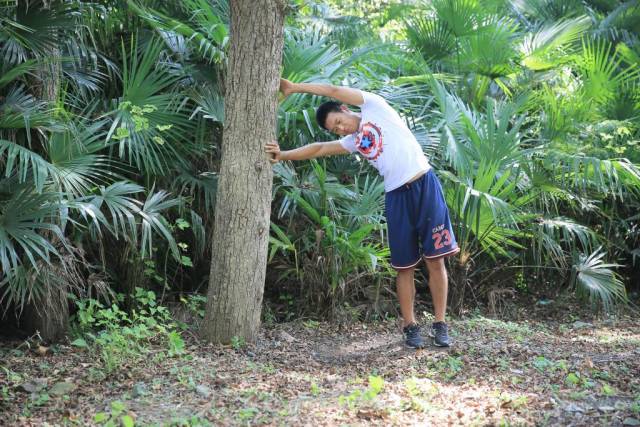 跑后正确拉伸动作教程避免粗腿,如何短跑后拉伸