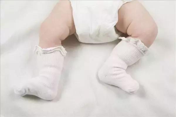 小鹤教你冬天怎样保护好宝宝的小脚丫！