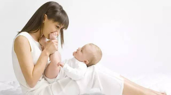 Baby顺产生子，网友赞“勇敢”！顺产真的比剖腹产好吗？