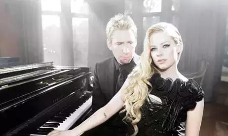 艾薇儿谈及病情,19岁艾薇儿近照