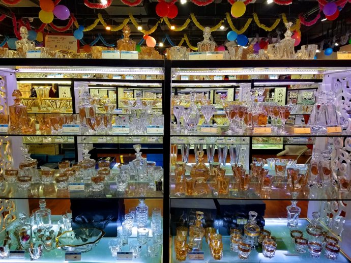 八荒争凑万国咸通什么意思,八荒争凑万国咸通翻译