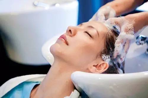 一梳头掉一把发？别慌！你该试试这三招！