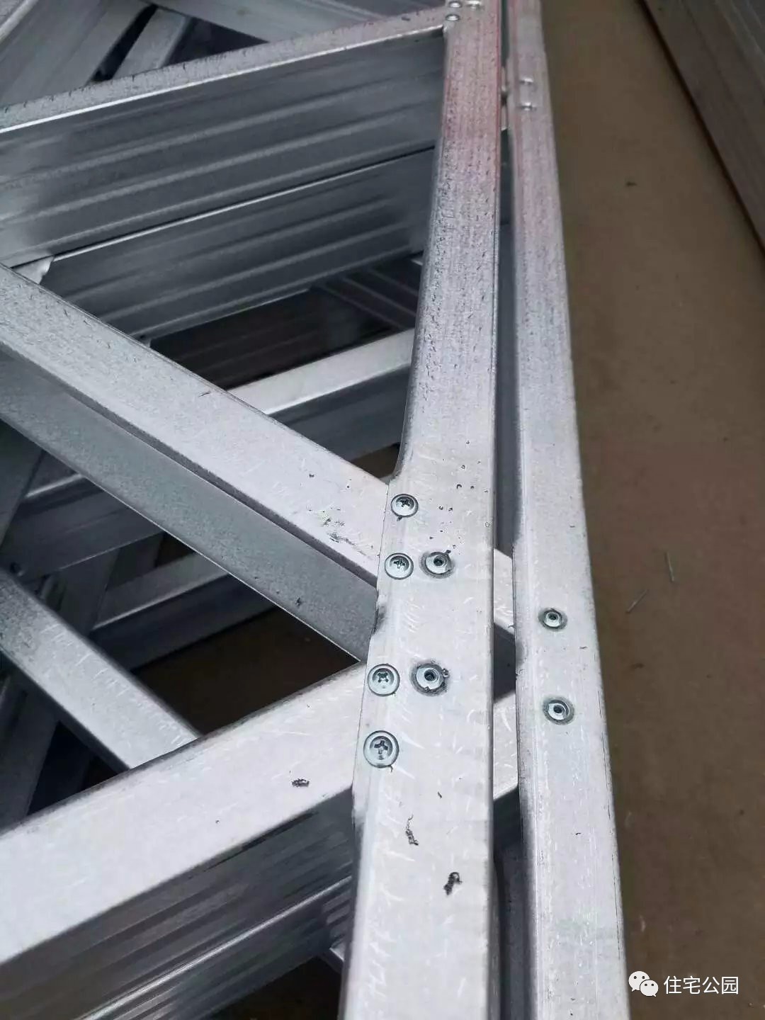 他花25万城郊盖栋轻钢房为何却羡煞了100万城市买楼的发小？